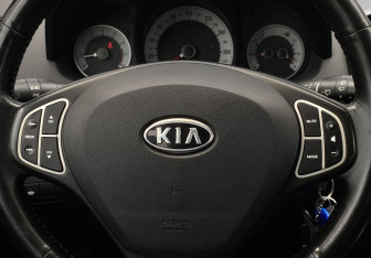 Подержанный автомобиль Kia Ceed Wagon 2008 года (14 фото)