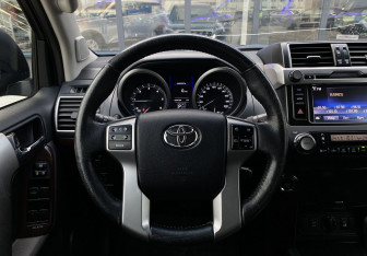 Подержанный автомобиль Toyota Land Cruiser Prado 2013 года (14 фото)