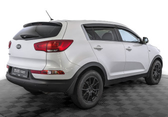 Подержанный автомобиль Kia Sportage 2015 года (5 фото)