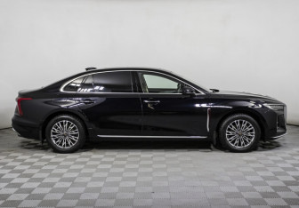 Подержанный автомобиль Hongqi H5 2024 года (4 фото)