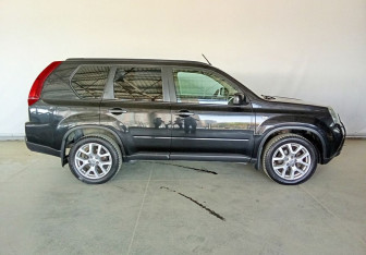 Подержанный автомобиль Nissan X-Trail 2011 года (8 фото)