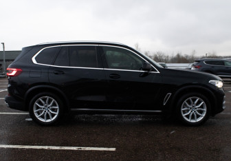 Подержанный автомобиль BMW X5 2020 года (4 фото)