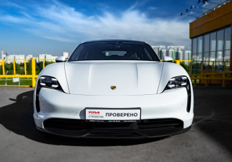 Подержанный автомобиль Porsche Taycan 2020 года (11 фото)