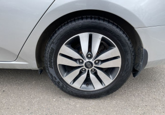 Подержанный автомобиль Kia Cerato Sedan 2012 года (12 фото)