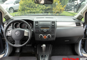 Подержанный автомобиль Nissan Tiida Hatchback 2011 года (10 фото)