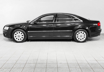 Подержанный автомобиль Audi A8 2007 года (8 фото)