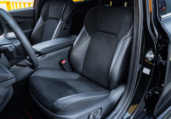 Подержанный автомобиль Toyota Camry Sedan 2025 года (16 фото)