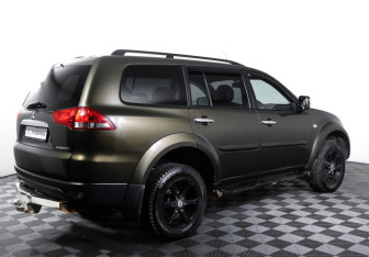Подержанный автомобиль Mitsubishi Pajero Sport 2015 года (5 фото)