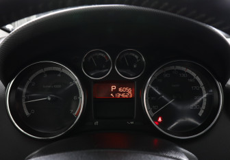 Подержанный автомобиль Peugeot 408 2013 года (11 фото)