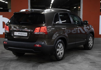 Подержанный автомобиль Kia Sorento 2012 года (5 фото)