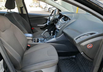 Подержанный автомобиль Ford Focus Hatchback 2013 года (9 фото)