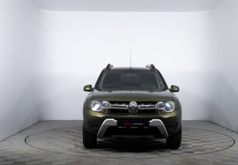 Подержанный автомобиль Renault Duster 2017 года (2 фото)