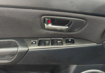 Подержанный автомобиль Mazda 3 Hatchback 2007 года (15 фото)