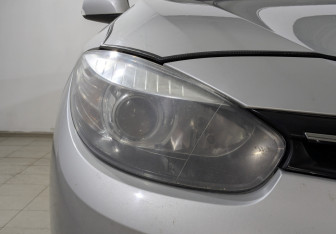 Подержанный автомобиль Renault Fluence 2014 года (11 фото)