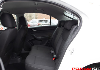 Подержанный автомобиль Skoda Rapid Liftback 2016 года (8 фото)