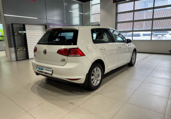 Подержанный автомобиль Volkswagen Golf Hatchback 2014 года (4 фото)