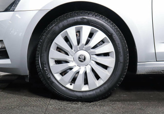 Подержанный автомобиль Skoda Octavia Wagon 2018 года (7 фото)