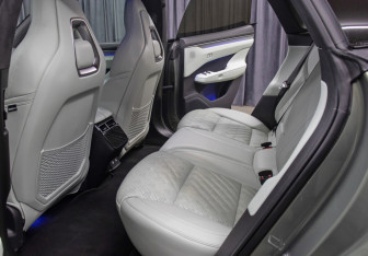 Подержанный автомобиль Zeekr 001 2024 года (10 фото)