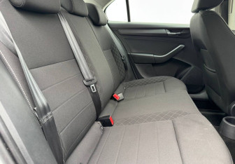 Подержанный автомобиль Skoda Rapid Liftback 2021 года (11 фото)