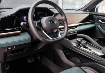 Подержанный автомобиль Geely Monjaro 2023 года (27 фото)