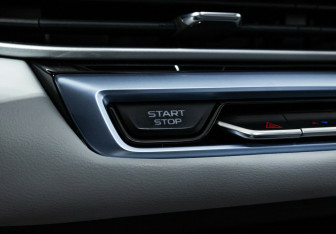 Подержанный автомобиль Geely Emgrand 2023 года (16 фото)