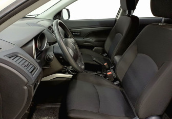 Подержанный автомобиль Mitsubishi ASX 2012 года (18 фото)