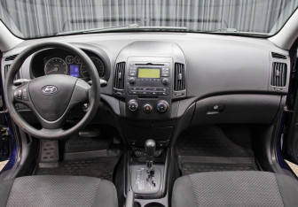 Подержанный автомобиль Hyundai i30 Hatchback 2010 года (14 фото)