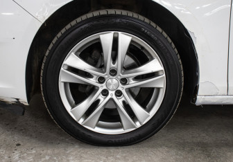 Подержанный автомобиль Opel Astra Sedan 2012 года (22 фото)