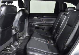 Подержанный автомобиль Toyota Highlander 2014 года (15 фото)