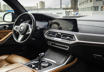 Подержанный автомобиль BMW X7 2021 года (11 фото)
