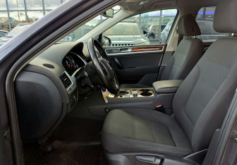 Подержанный автомобиль Volkswagen Touareg 2011 года (20 фото)