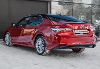 Подержанный автомобиль Toyota Camry Sedan 2021 года (8 фото)