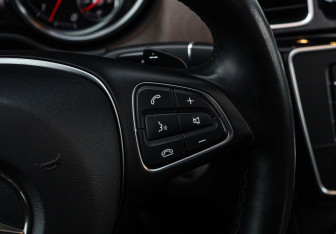 Подержанный автомобиль Mercedes-Benz GLE 2016 года (23 фото)