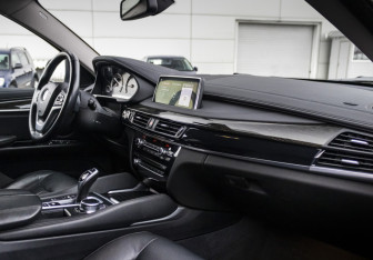 Подержанный автомобиль BMW X6 2019 года (10 фото)