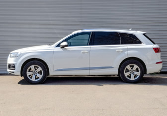 Подержанный автомобиль Audi Q7 2017 года (8 фото)