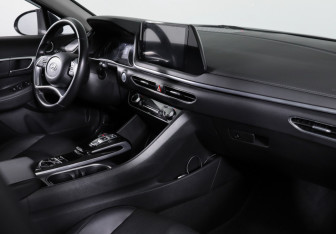 Подержанный автомобиль Hyundai Sonata 2021 года (9 фото)