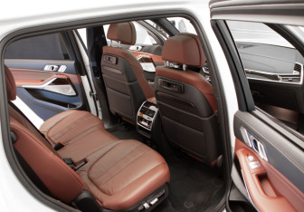 Подержанный автомобиль BMW X7 2019 года (31 фото)