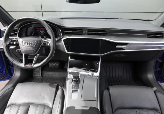 Подержанный автомобиль Audi A7 2021 года (13 фото)