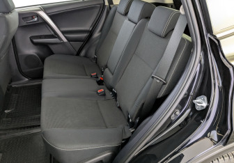 Подержанный автомобиль Toyota RAV4 2018 года (12 фото)