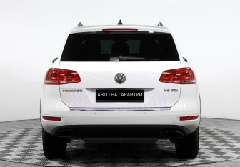 Подержанный автомобиль Volkswagen Touareg 2012 года (3 фото)