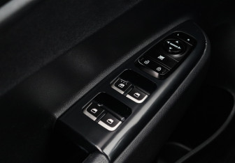 Подержанный автомобиль Kia Rio Hatchback 2019 года (13 фото)