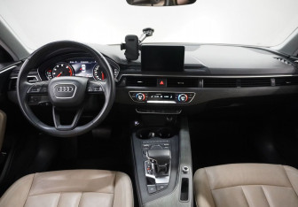 Подержанный автомобиль Audi A4 Sedan 2019 года (14 фото)