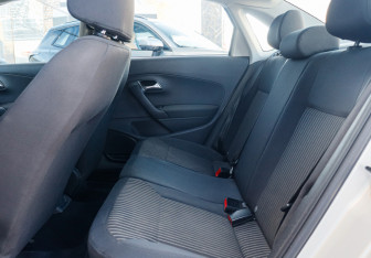 Подержанный автомобиль Volkswagen Polo Sedan 2011 года (10 фото)