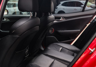 Подержанный автомобиль Kia Stinger 2019 года (11 фото)