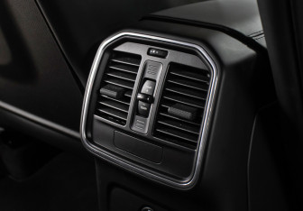 Подержанный автомобиль Porsche Macan 2023 года (23 фото)