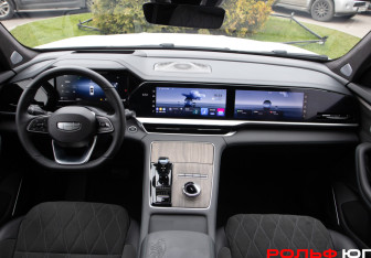 Подержанный автомобиль Geely Monjaro 2025 года (11 фото)