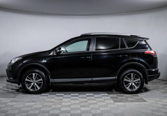 Подержанный автомобиль Toyota RAV4 2018 года (8 фото)