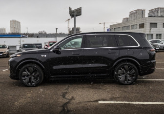 Подержанный автомобиль LiXiang L9 2023 года (8 фото)