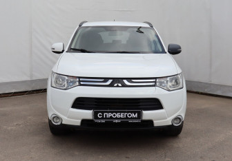 Подержанный автомобиль Mitsubishi Outlander 2012 года (2 фото)