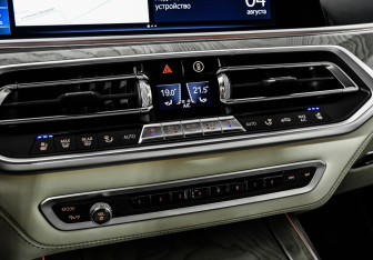 Подержанный автомобиль BMW X7 2019 года (23 фото)